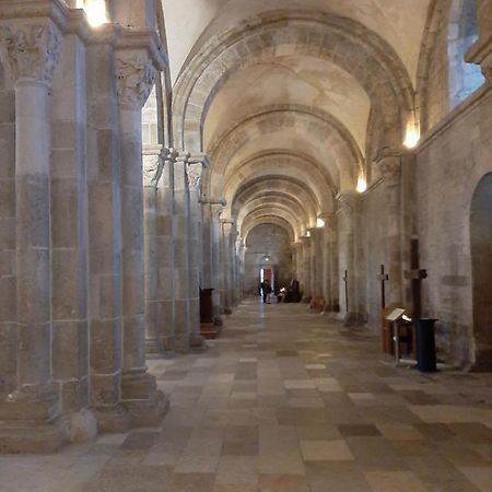 Appartement 48M2 Pour 6 Personnes Au Centre Ville Historique Avec Parking Gratuit Et Une Borne De Recharge Pour Voiture A 10 Metres Avallon Exteriör bild