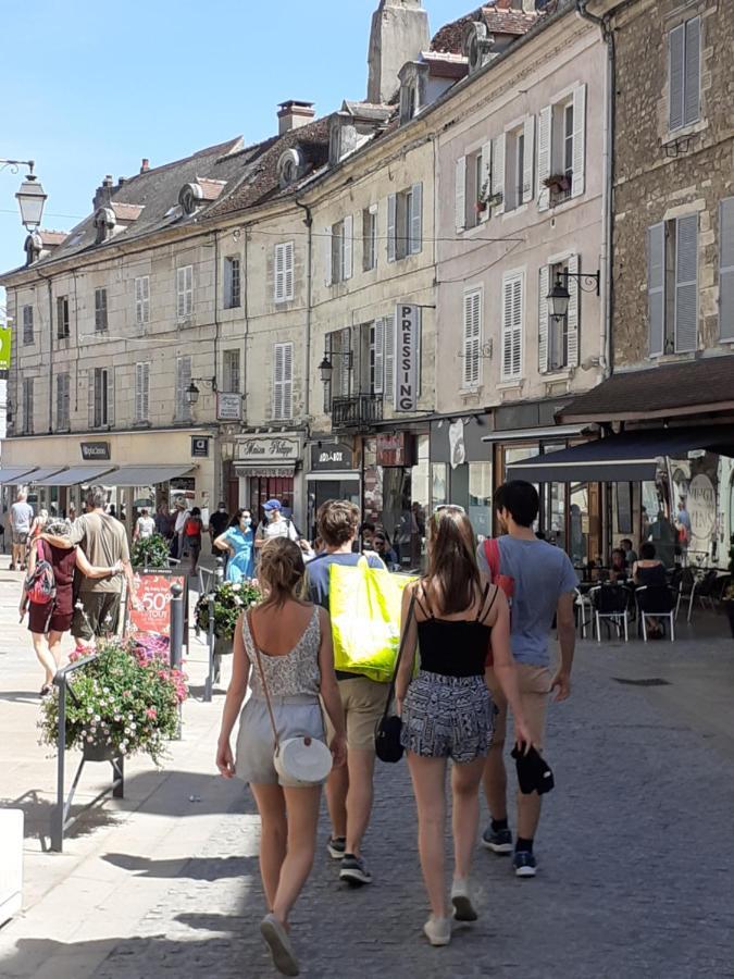 Appartement 48M2 Pour 6 Personnes Au Centre Ville Historique Avec Parking Gratuit Et Une Borne De Recharge Pour Voiture A 10 Metres Avallon Exteriör bild
