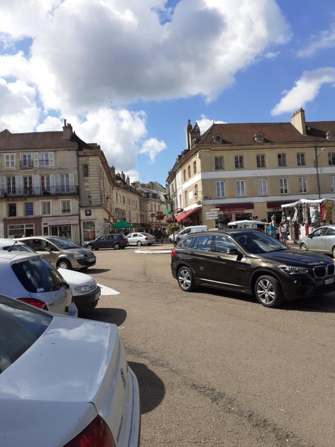 Appartement 48M2 Pour 6 Personnes Au Centre Ville Historique Avec Parking Gratuit Et Une Borne De Recharge Pour Voiture A 10 Metres Avallon Exteriör bild