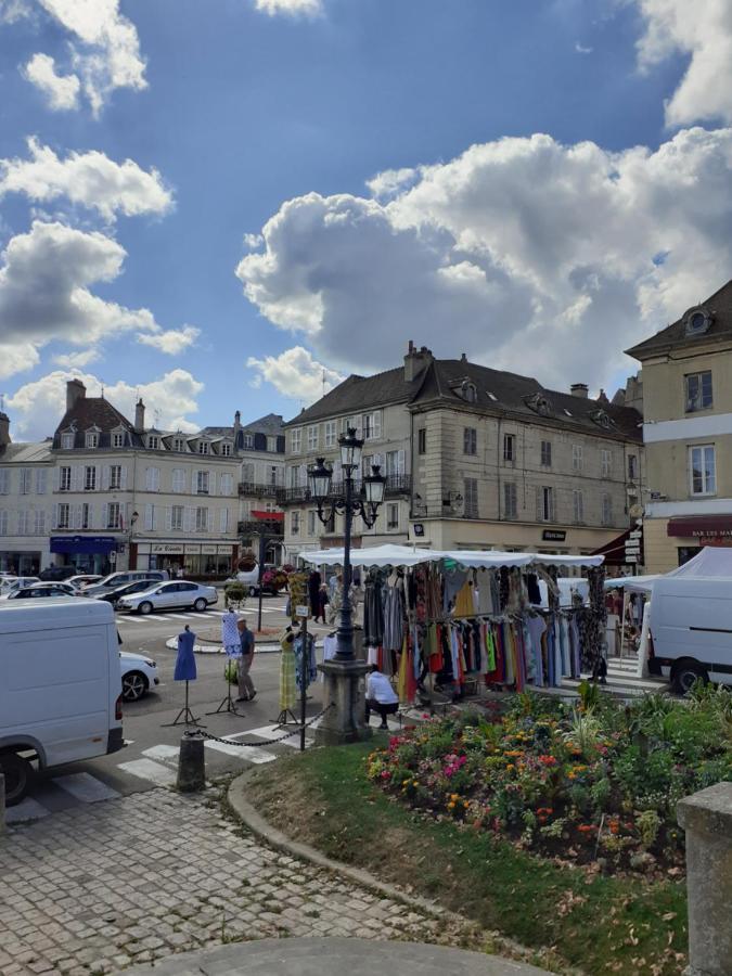 Appartement 48M2 Pour 6 Personnes Au Centre Ville Historique Avec Parking Gratuit Et Une Borne De Recharge Pour Voiture A 10 Metres Avallon Exteriör bild
