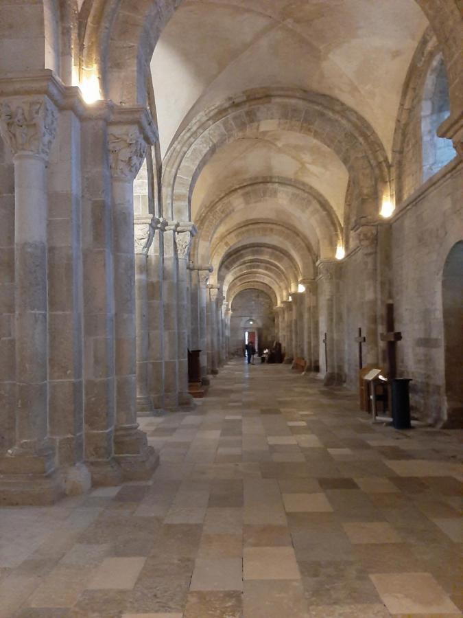 Appartement 48M2 Pour 6 Personnes Au Centre Ville Historique Avec Parking Gratuit Et Une Borne De Recharge Pour Voiture A 10 Metres Avallon Exteriör bild