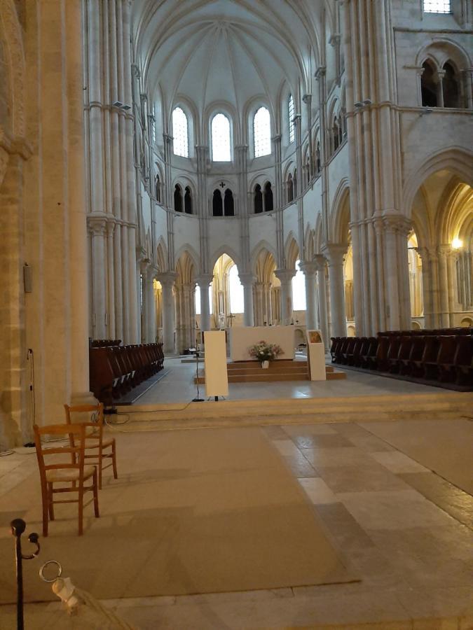 Appartement 48M2 Pour 6 Personnes Au Centre Ville Historique Avec Parking Gratuit Et Une Borne De Recharge Pour Voiture A 10 Metres Avallon Exteriör bild